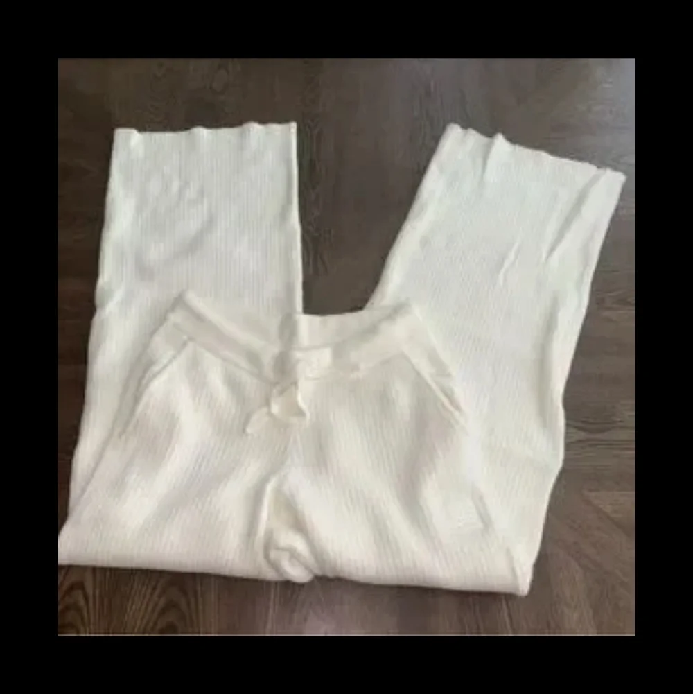 Alo Yoga 2pc Snuggle Up Sweater and Pant Set in Ivory sz MEDIUM